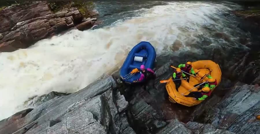 Bote da Montana em trecho de água branca